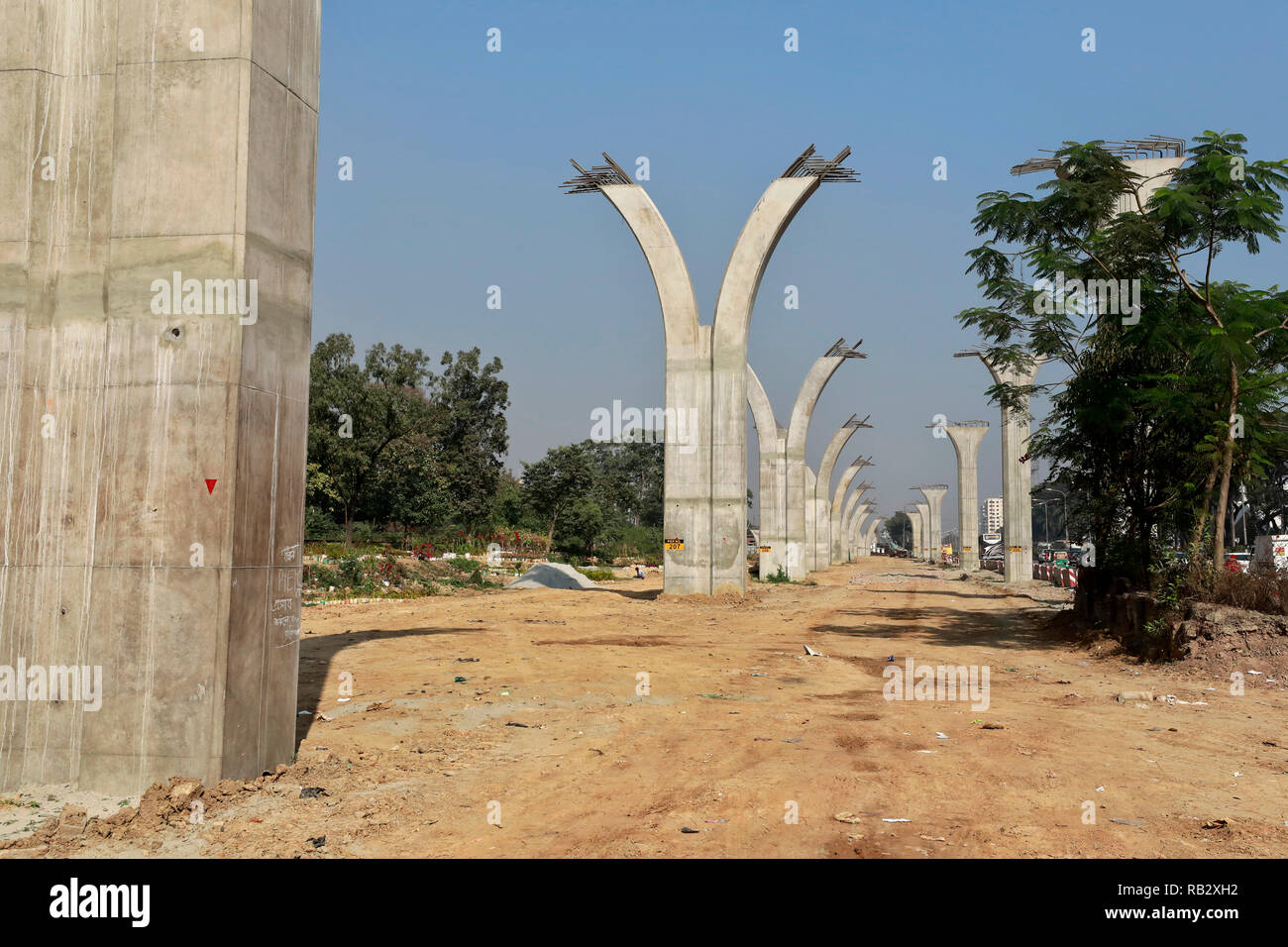 Dhaka, Bangladesh. 6 janvier 2019. Un site de construction de l'autoroute surélevée beaucoup-hyped à Dhaka. Le bon de travail, ce qui imposerait un délai de trois ans et demi, n'a pas encore été émise. Credit : SK Hasan Ali/Alamy Live News Banque D'Images