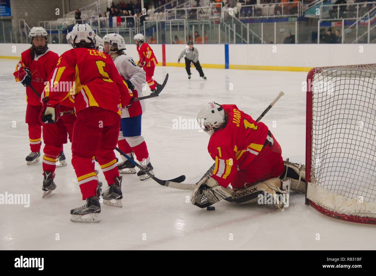 Dumfries, Royaume-Uni. 6 janvier 2019. Jiang Han de Chine faire une sauvegarde contre la France en 2019, le hockey sur glace U18 Women's World Championship, Division 1, Groupe B de Dumfries bol de glace. Crédit : Colin Edwards/Alamy Live News. Banque D'Images