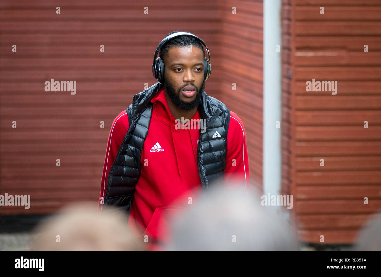 Woking, Royaume-Uni. 06 Jan, 2019. Nathaniel Chalobah de Watford arrivent avant le 3ème tour de la FA Cup match entre Woking et Watford au stade de Kingfield, Woking, Angleterre le 6 janvier 2019. Photo par Andy Rowland. . (Photographie peut uniquement être utilisé pour les journaux et/ou magazines fins éditoriales. www.football-dataco.com) Crédit : Andrew Rowland/Alamy Live News Banque D'Images