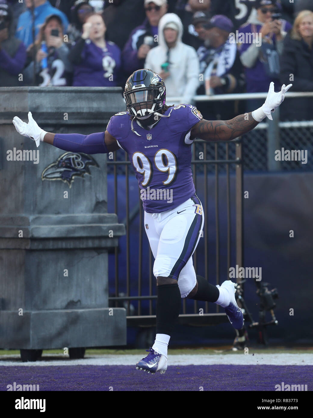 Baltimore Ravens OLB Matthieu Judon (99) est présenté avant l'AFC wildcard match contre les Los Angeles Chargers chez M&T Bank Stadium à Baltimore, MD Le 6 janvier 2019. Photo/ Mike Buscher/Cal Sport Media Banque D'Images