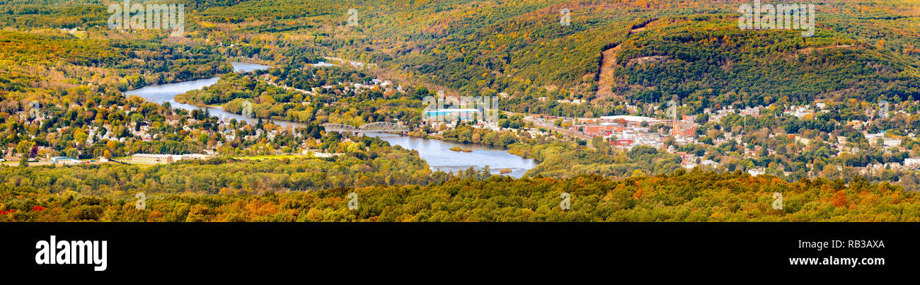 Vue aérienne de la ville de Port Jervis, NY Banque D'Images
