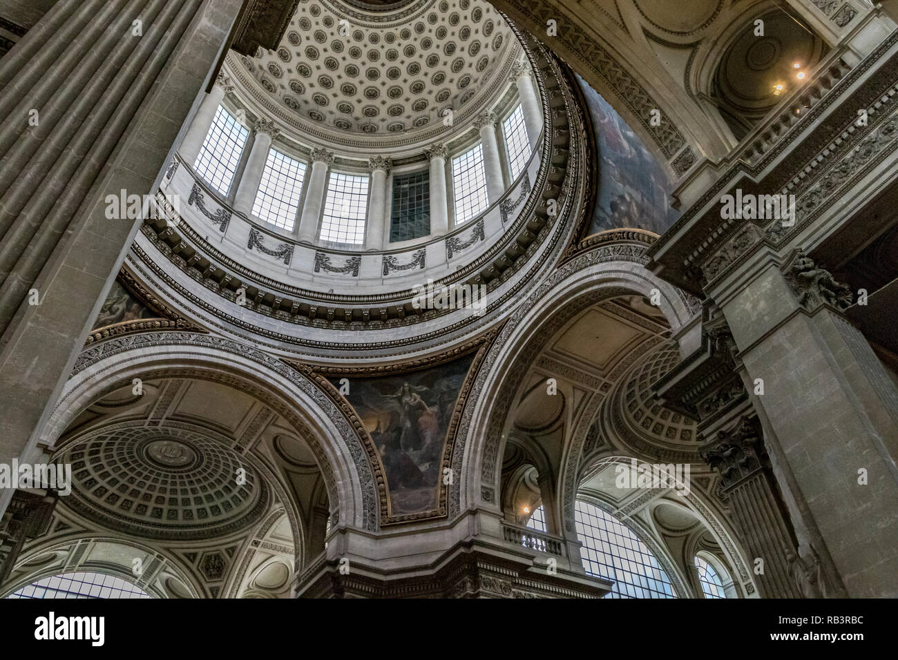 Intérieur du Panthéon, un mausolée laïc contenant les restes d'éminents citoyens français ,avec une façade sur le modèle du Panthéon de Rome Banque D'Images