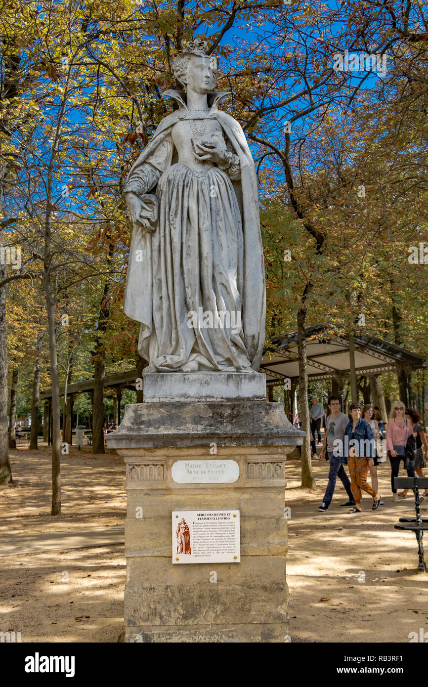 Marie Stuart ou Mary, Reine des Ecossais statue dans le Jardin du Luxembourg, l'un des 20 statues en marbre de la reine de France et illustre femme, Paris Banque D'Images