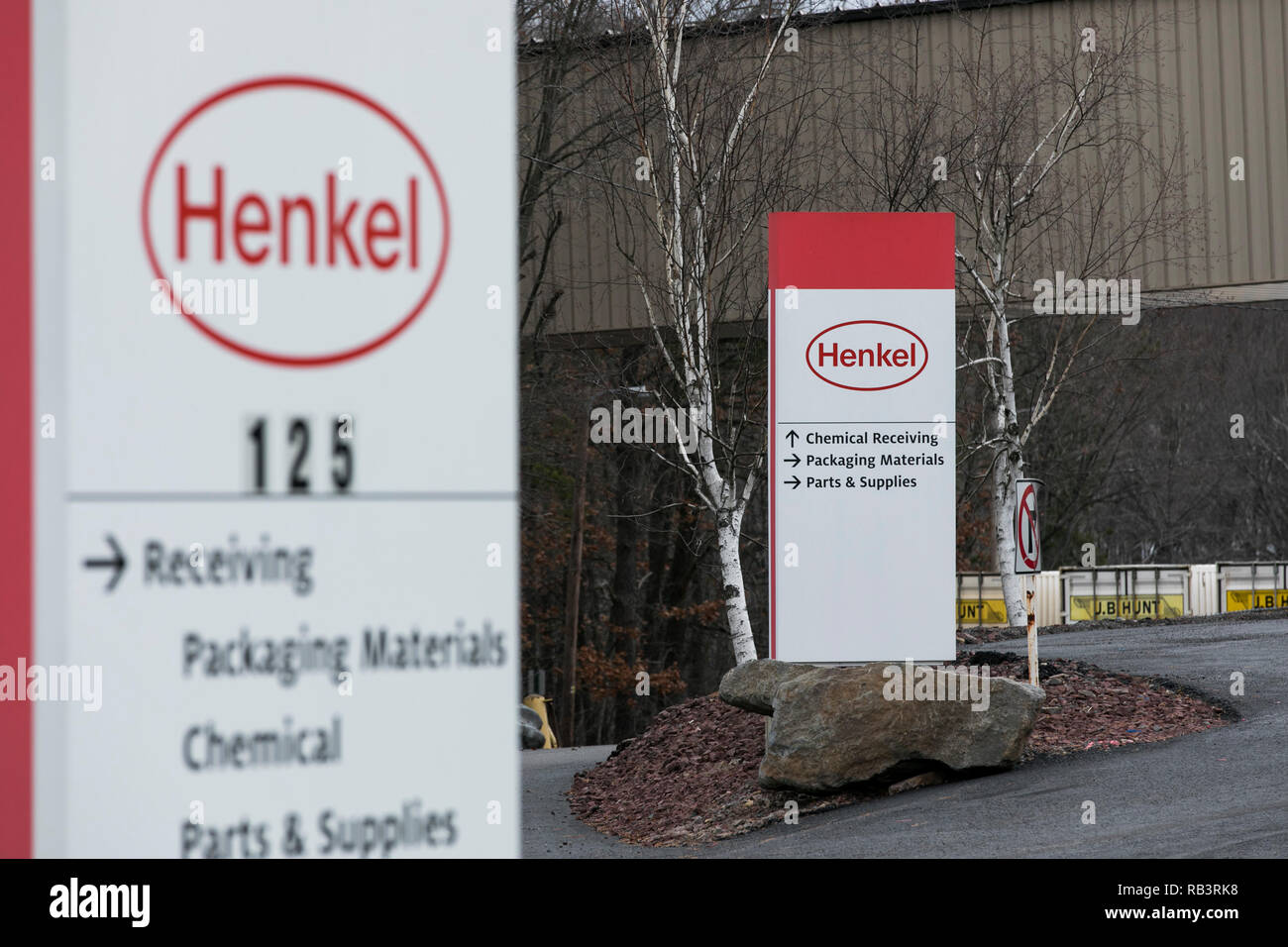 Un logo affiche à l'extérieur d'un établissement occupé par Henkel à Hazleton, Iowa, le 29 décembre 2018. Banque D'Images