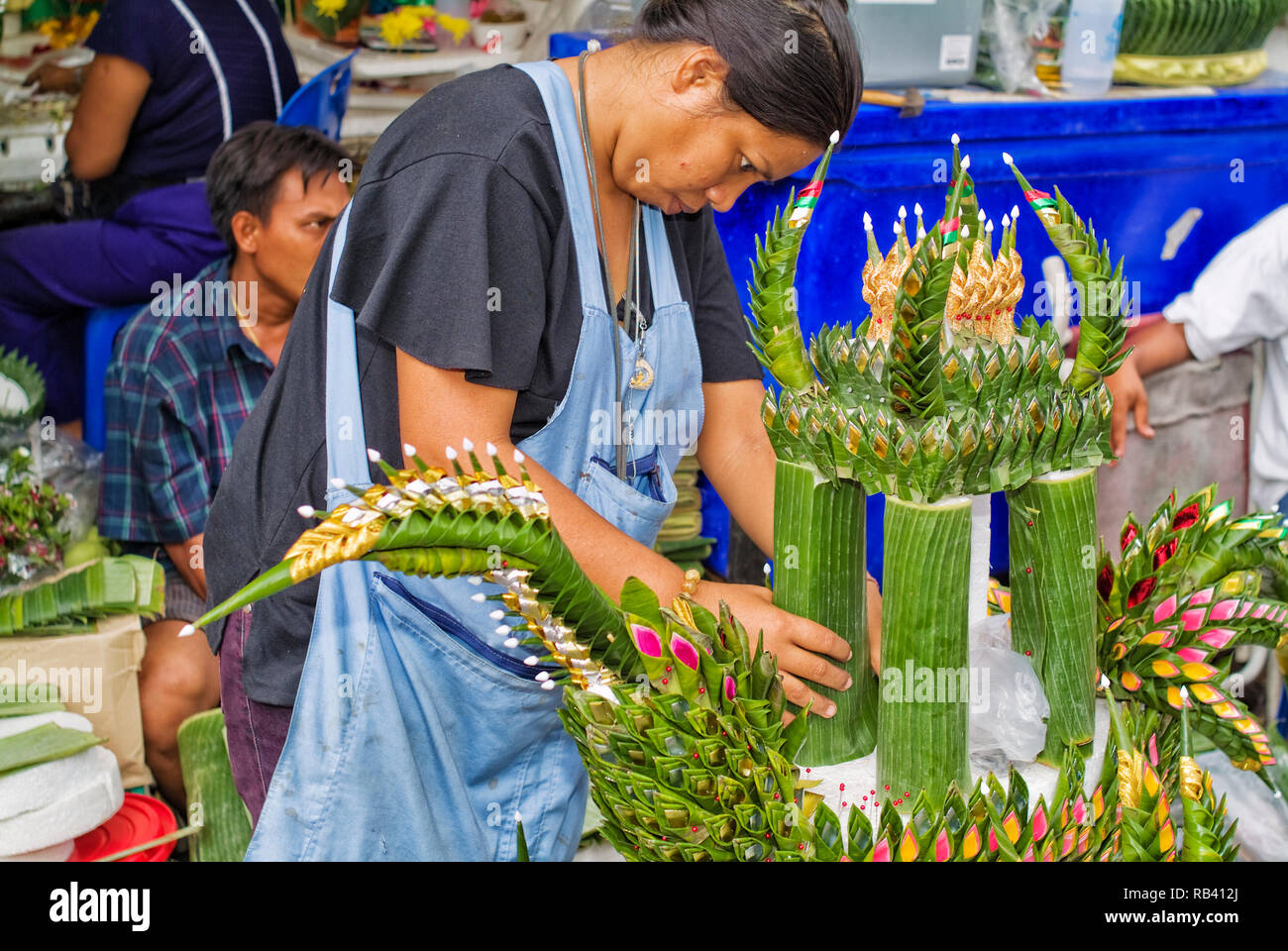 Krathong dans Pak Khlong Talat marché aux fleurs à Bangkok en Thaïlande Banque D'Images