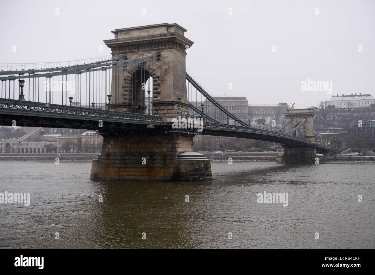 Budapest, Hongrie. 5e Jan, 2019. Une vue générale du pont sur le Danube à Budapest. Credit : Omar Marques/SOPA Images/ZUMA/Alamy Fil Live News Banque D'Images