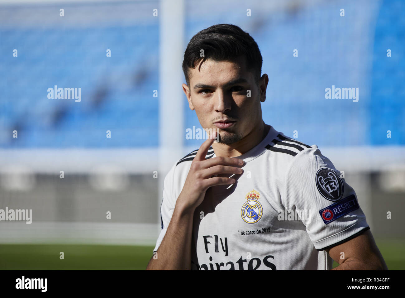 Madrid, Espagne. Jan 7, 2019. Brahim Diaz vu poser lors de sa présentation officielle en tant que joueur de football du Real Madrid au Santiago Bernabeu à Madrid. Legan Crédit : P. Mace/SOPA Images/ZUMA/Alamy Fil Live News Banque D'Images