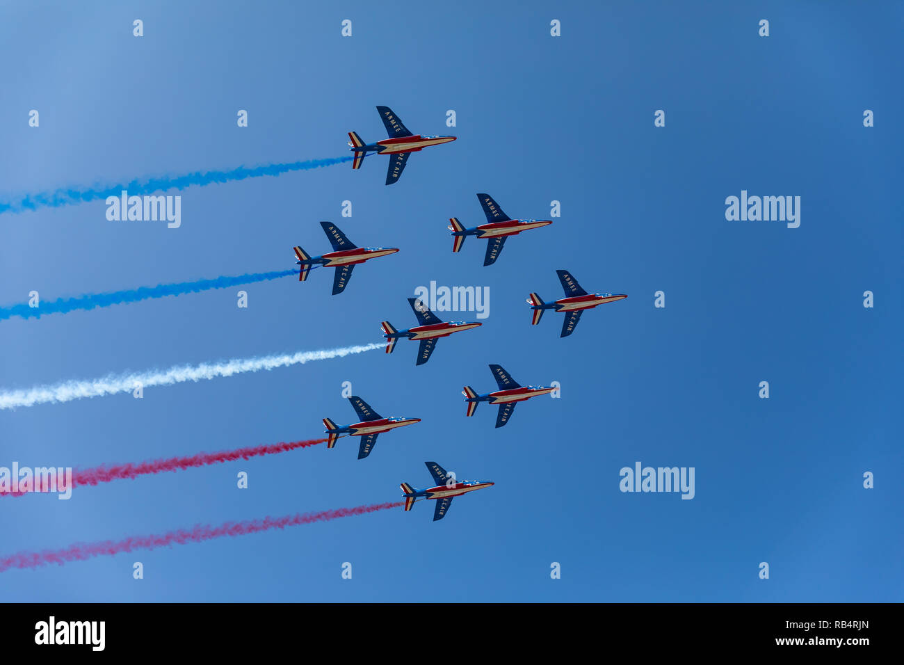 Patrouille de France patrouille acrobatique (Français) avec la fumée rouge et blanc bleu Banque D'Images