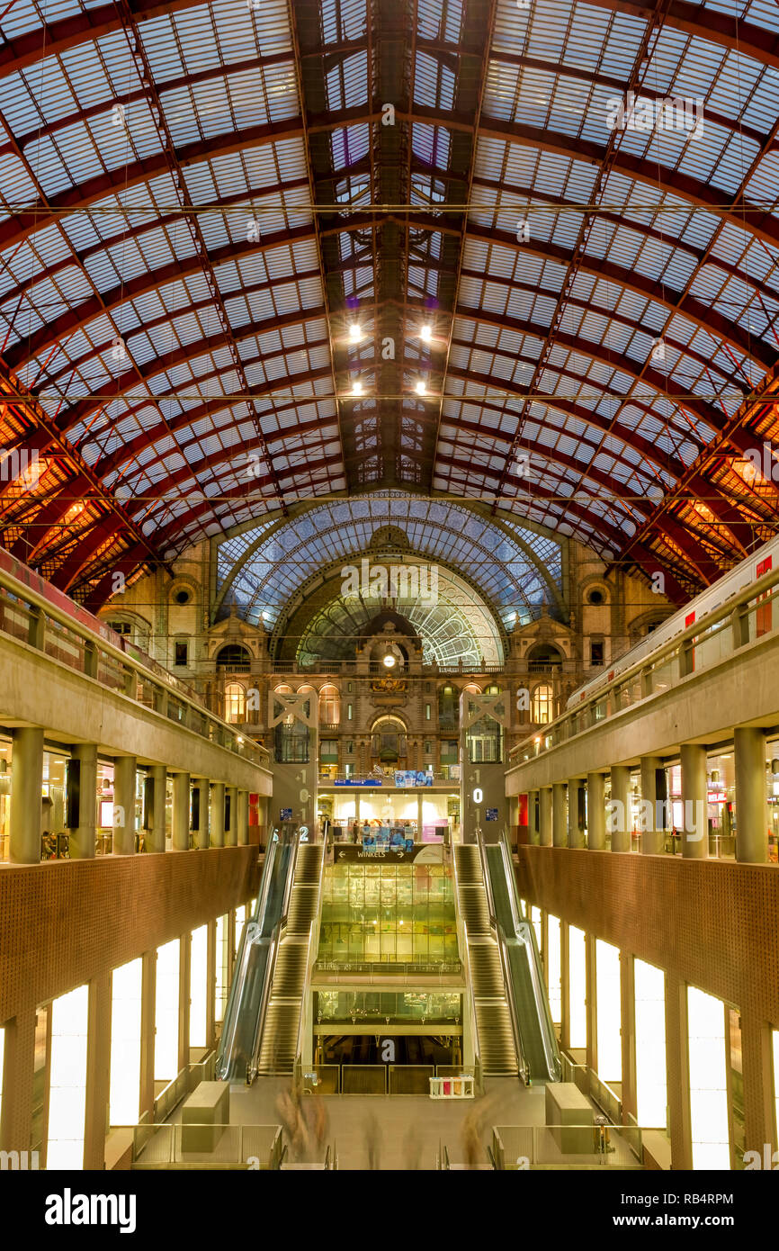 Intérieur de la Gare Centrale d'Anvers, Flandre orientale, Belgique Banque D'Images