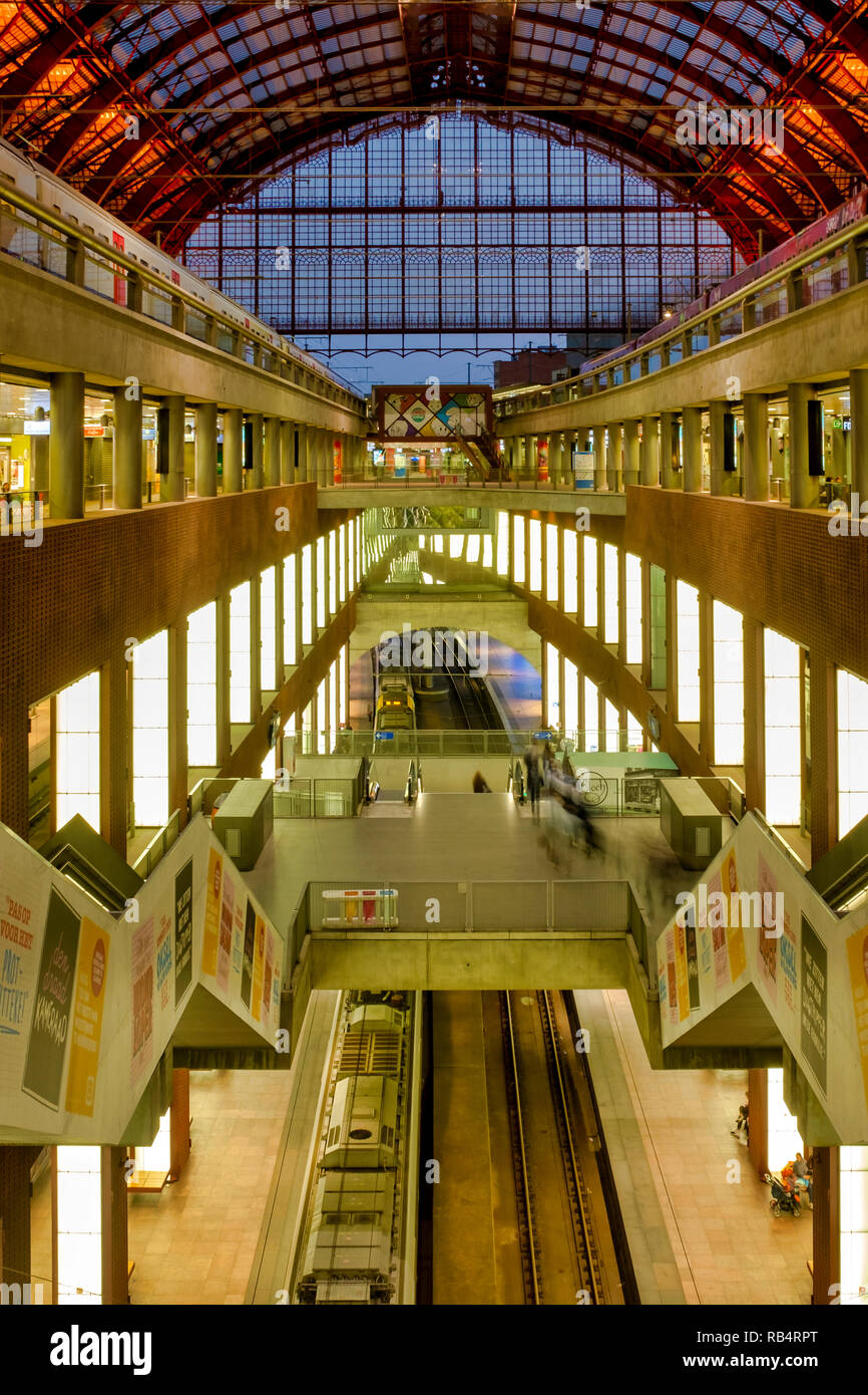 Intérieur de la Gare Centrale d'Anvers, Flandre orientale, Belgique Banque D'Images