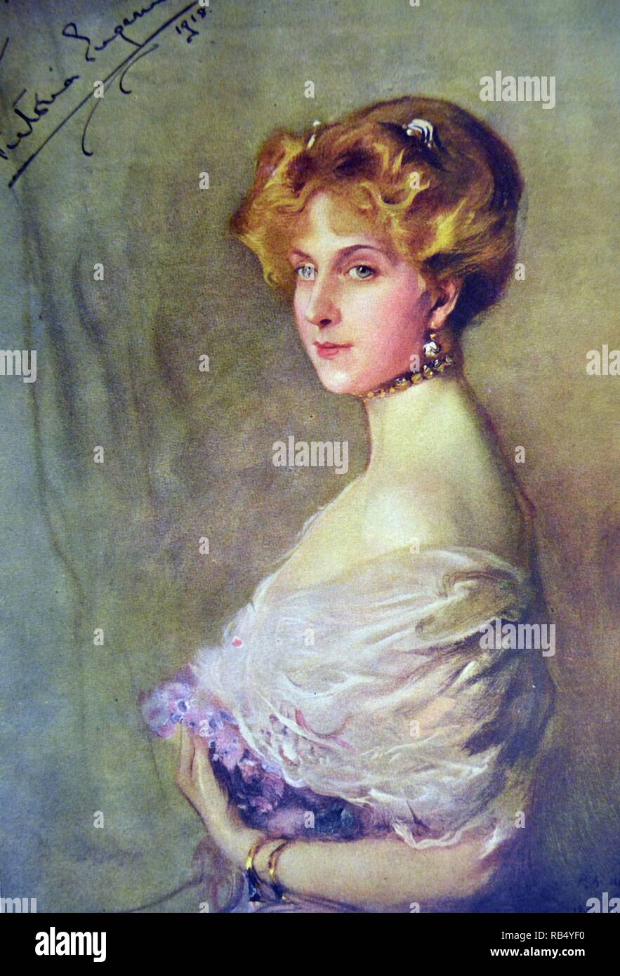 Eugénie Victoria de Battenberg (Victoria Eugénie Julia Ena;24 octobre 1887 - 15 avril 1969) fut reine d'Espagne comme l'épouse du roi Alfonso XIII. Elle était une petite-fille de la reine Victoria du Royaume-Uni;et le premier cousin du roi George V du Royaume-Uni, Queen Maud de la Norvège, de l'impératrice Alexandra Feodorovna de Russie, la reine Marie de Roumanie, l'empereur Guillaume II d'Allemagne, la reine Louise de Suède, et de la Reine Sophie de Grèce. Juan Carlos Ier d'Espagne est son petit-fils. Banque D'Images