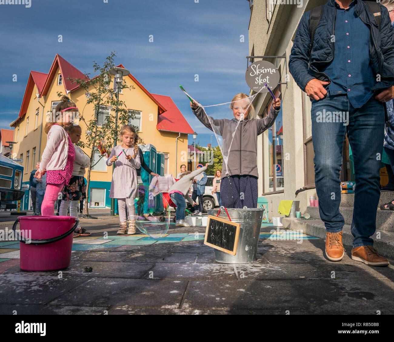 Les enfants et les bulles, Festival d'été, Journée Culturelle, Reykjavik, Islande Banque D'Images