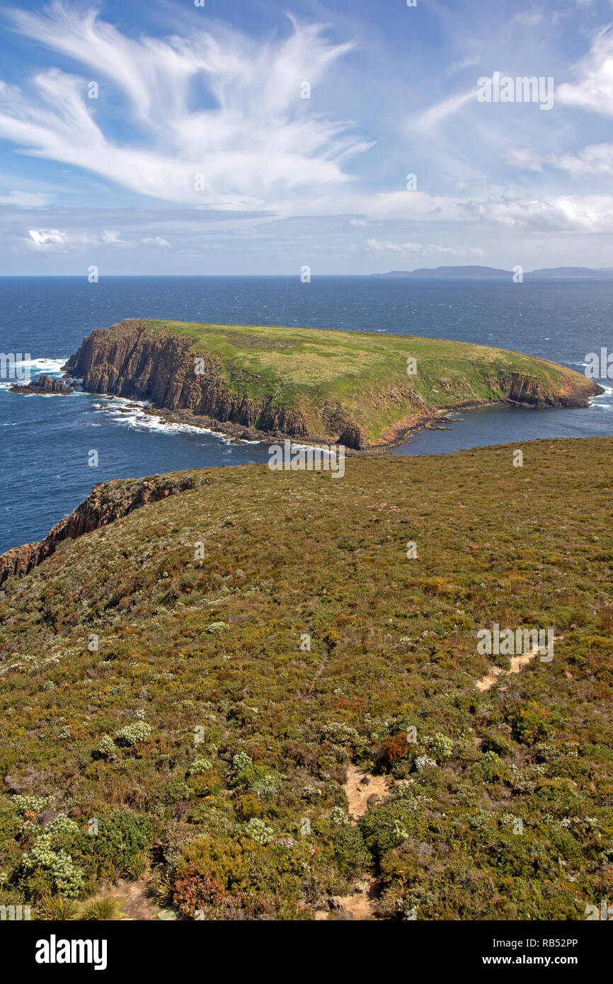 Vue sur l'île de tribunaux de Cape Bruny Lighthouse Banque D'Images