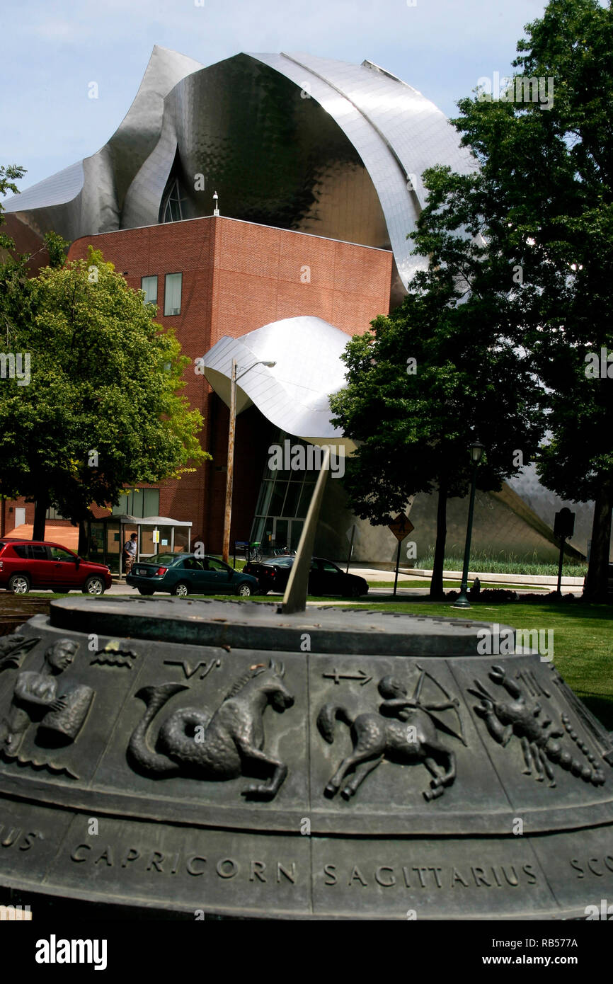 Cadran solaire historique dans le campus de CWRU à Cleveland, OH Banque D'Images