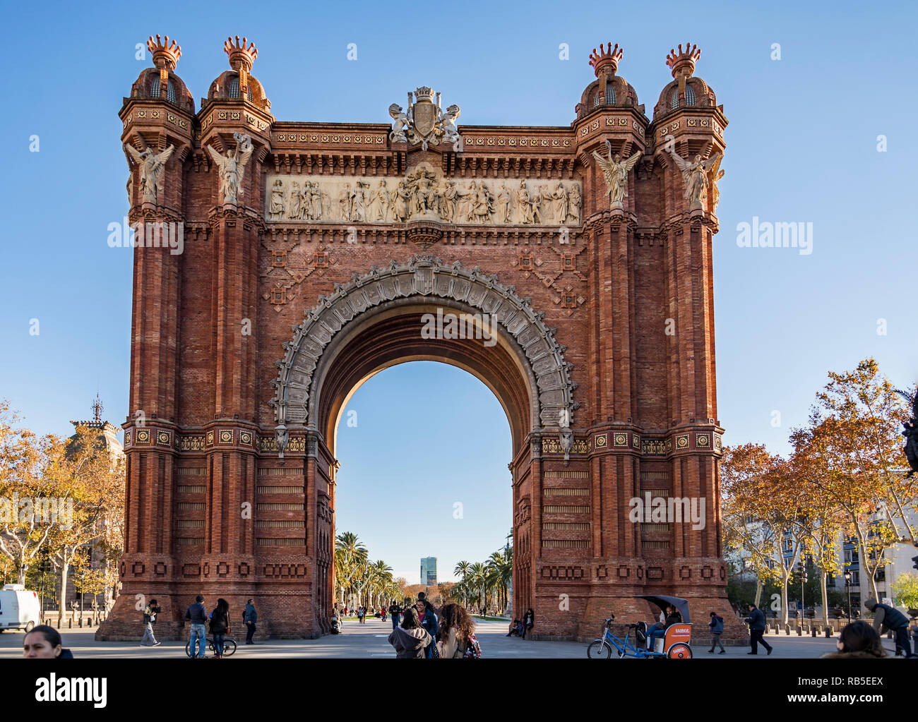 l-arc-de-triomf-l-un-des-plus-c-l-bre-monument-barcelone-espagne