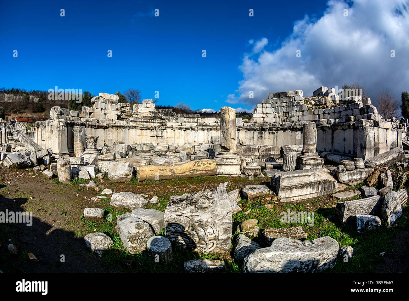 Stratonikeia ville ancienne, connue sous le nom de "Ville des gladiateurs", qui a accueilli de nombreuses civilisations tout au long de l'histoire dans Eskihisar Trimestre Banque D'Images