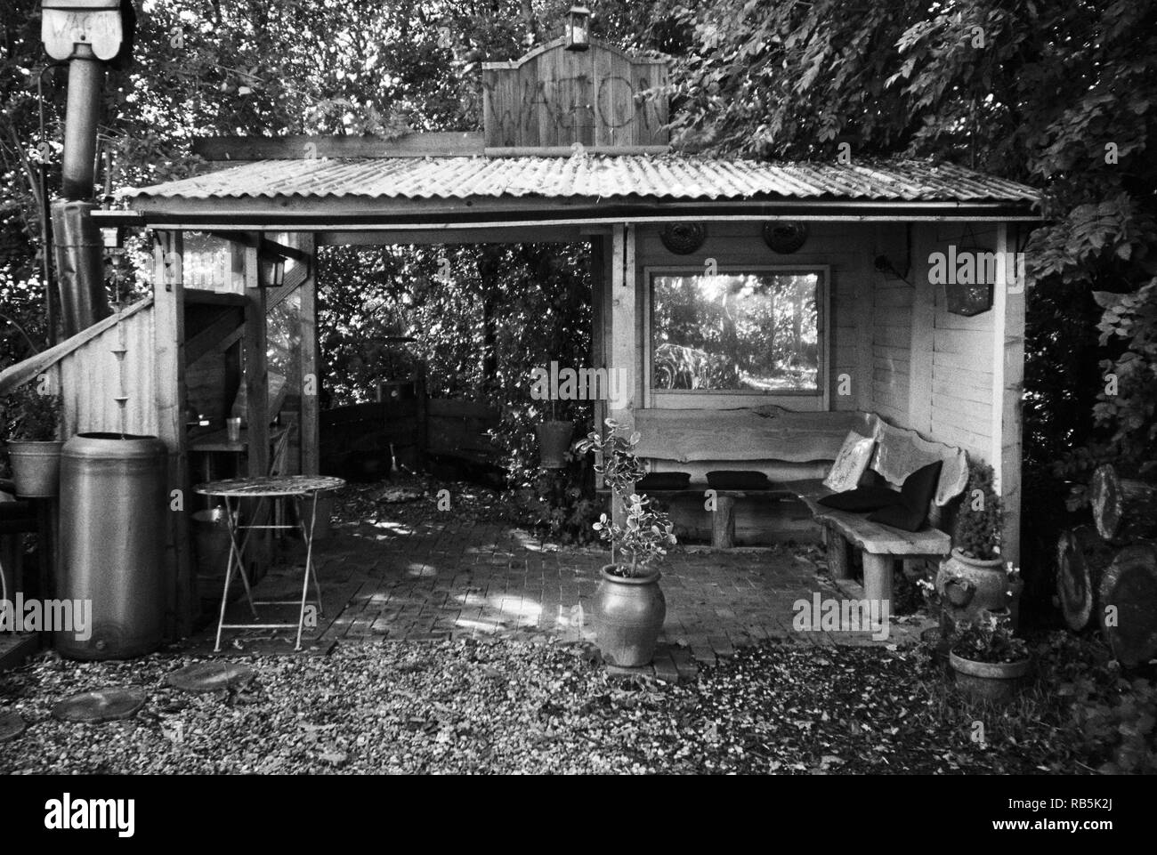 Barbecue couvert de pique-nique, Hattingley, Medstead , Alton, Hampshire, Angleterre, Royaume-Uni. Banque D'Images