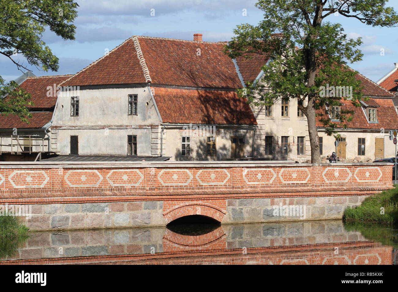 Belle vue sur le vieux pont de briques orange, plus de détails. Banque D'Images