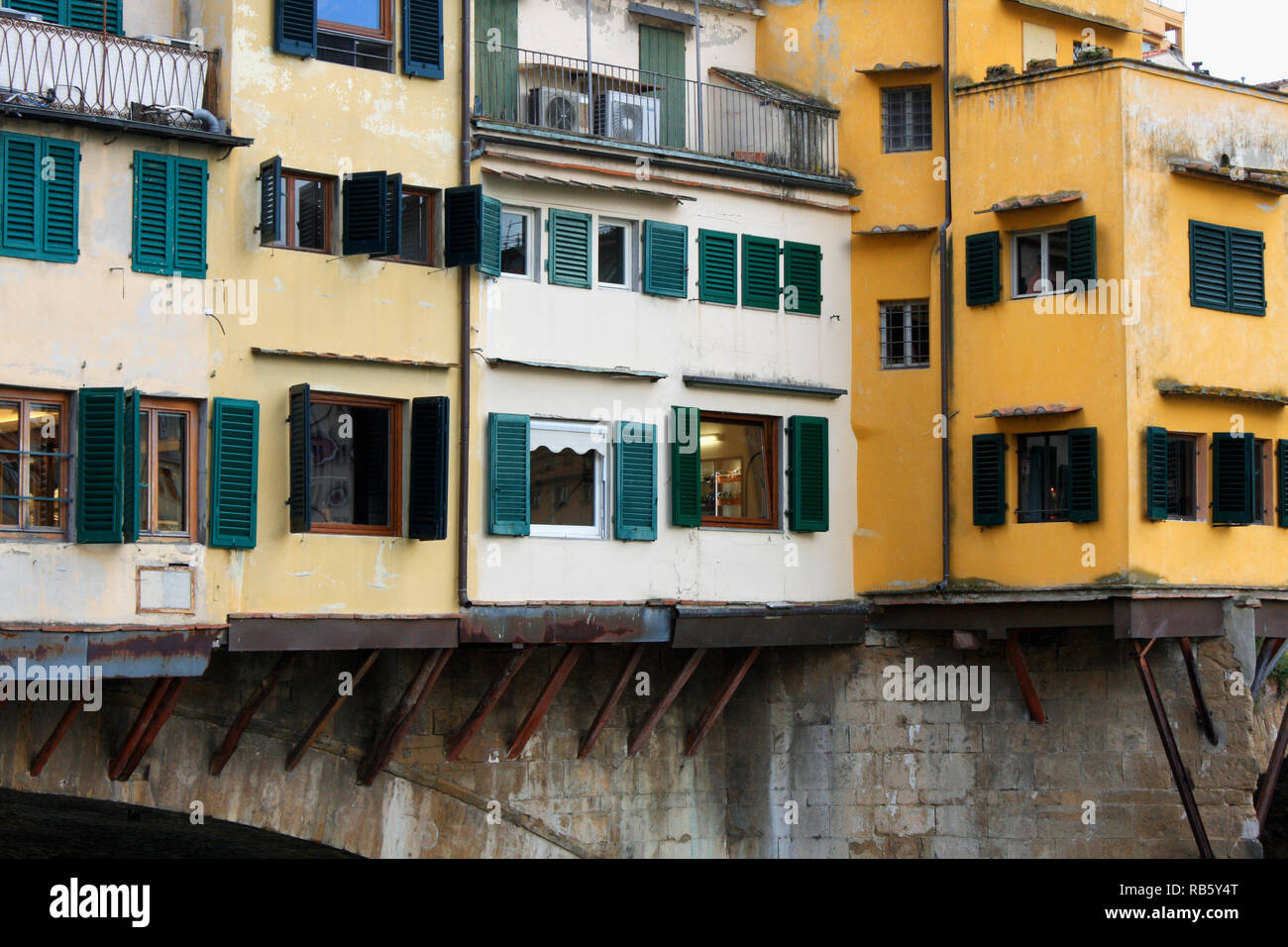 Détail du célèbre Ponte Vecchio sur l'Arno, Florence, Italie - Image Banque D'Images