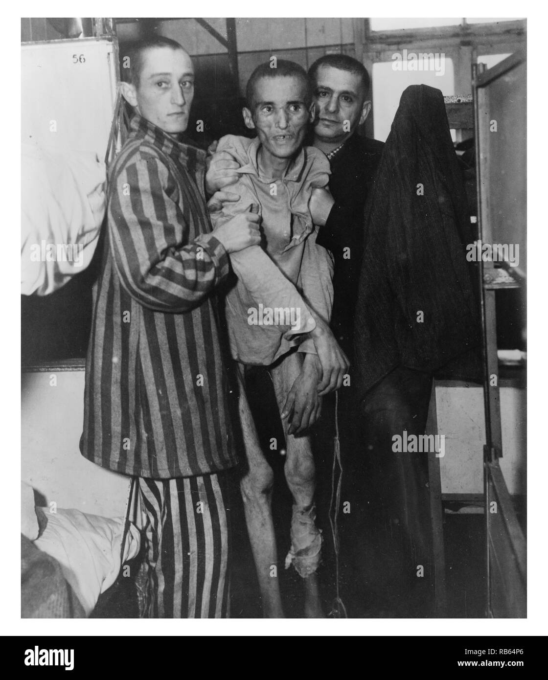 Photographie d'une victime tchèque de dysenterie en camp nazi à Flossenburg, Allemagne. Datée 1945 Banque D'Images