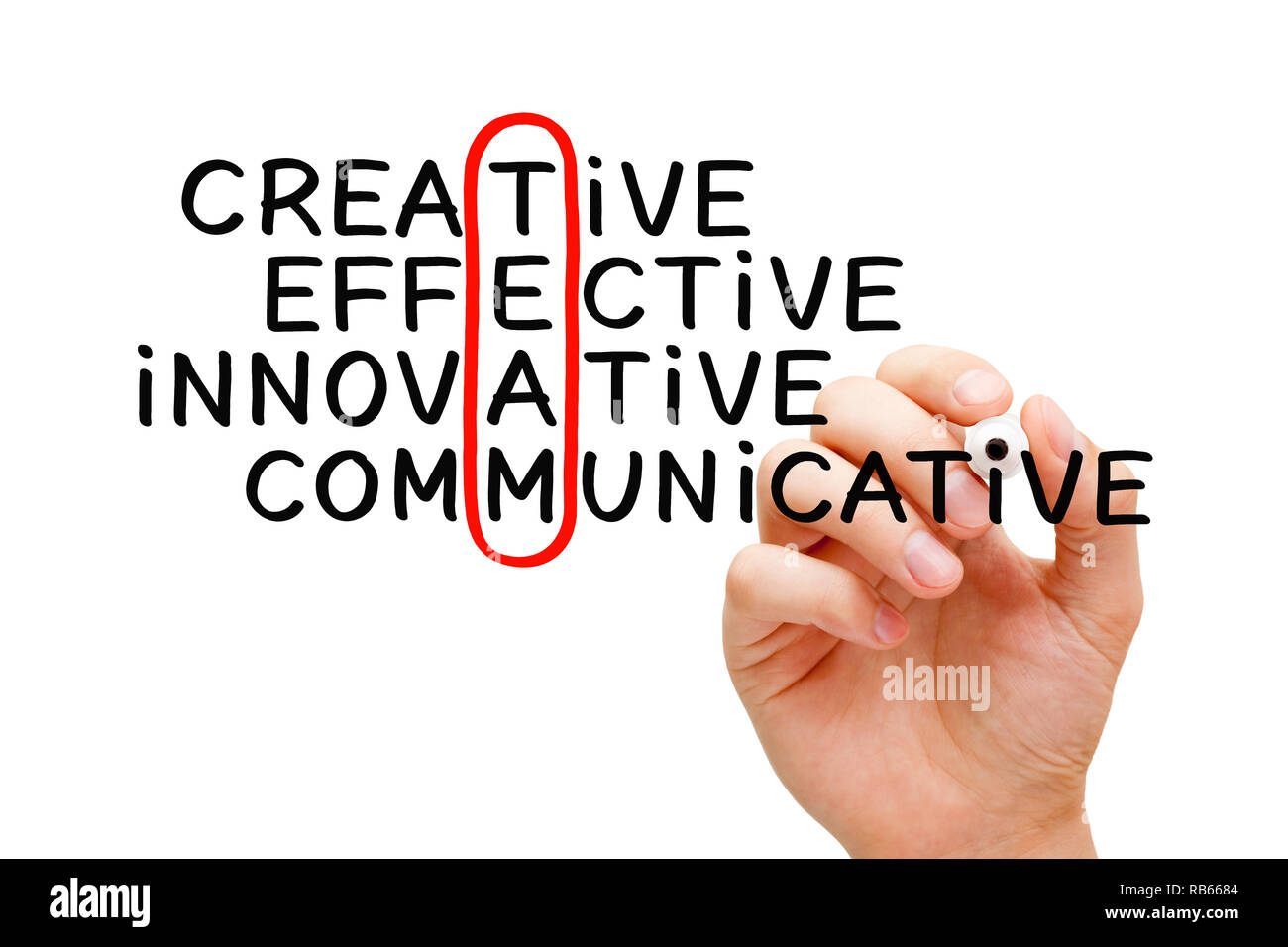 Mots croisés avec la main de l'équipe concept marqueur sur transparent conseil essuyer isolé sur blanc. Banque D'Images