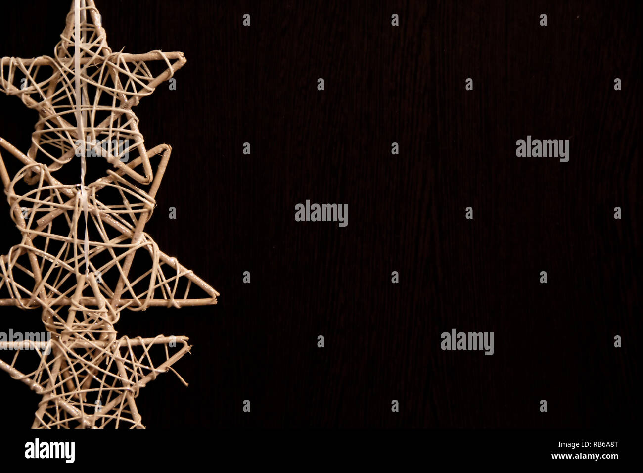 Sapin de Noël blanc avec étoile Topper Banque D'Images