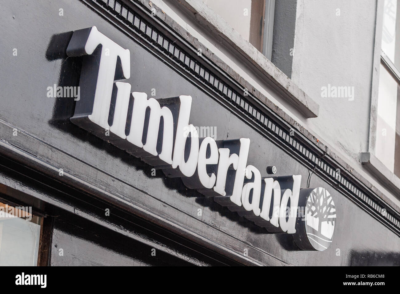 Timberland store front avec logo et inscription sur le fascia à Cork, Irlande. Banque D'Images