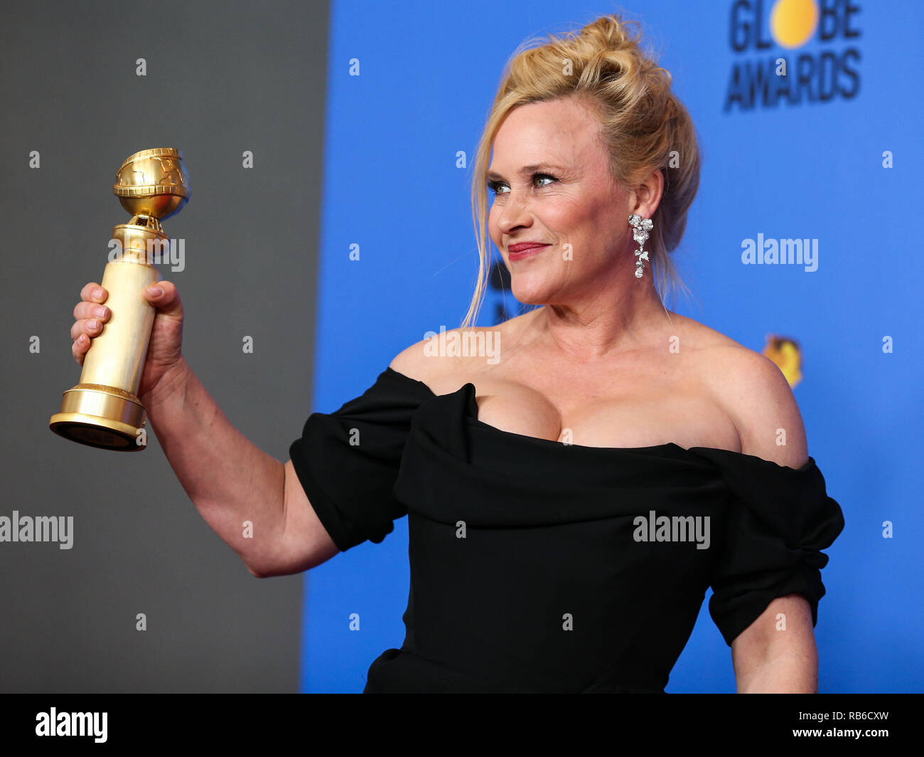 Los Angeles, États-Unis. 06 Jan, 2019. BEVERLY HILLS, LOS ANGELES, CA, USA - 06 janvier : Patricia Arquette actrice Sophia Webster, porter des chaussures et un Tyler Ellis pose d'embrayage dans la salle de presse à la 76e Golden Globe Awards tenue à l'hôtel Beverly Hilton le 6 janvier 2019 à Beverly Hills, Los Angeles, Californie, États-Unis. (Xavier Collin/Image Crédit : Agence de Presse) L'agence de presse Image/Alamy Live News Banque D'Images