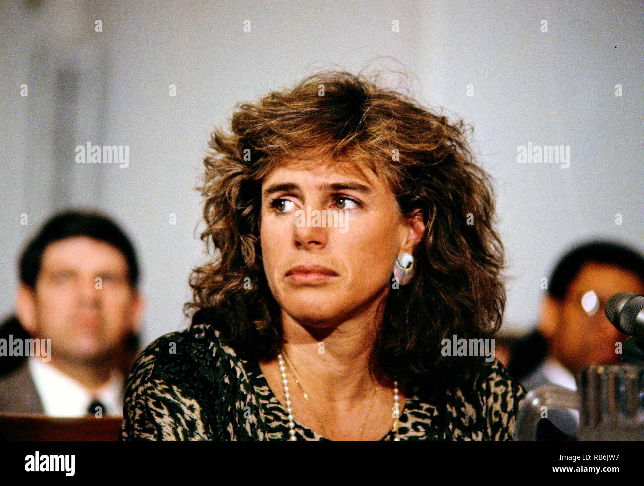 Elizabeth Glaser, épouse de l'acteur et réalisateur Paul Michael Glaser, témoigne lors d'une audience devant le Sida pédiatrique United States House Budget Committee's Task Force on Human Resources sur la colline du Capitole à Washington, DC, le 13 mars 1990. Elizabeth Glaser a contracté le virus du sida après avoir reçu une transfusion de sang contaminé par le VIH en 1981 tout en donnant naissance, par la suite d'infecter les deux de ses enfants. L'un de ses enfants, fille d'Ariel, est mort en 1988 de la maladie. Mme Glaser a succombé à la maladie le 3 décembre 1994. Credit : Howard Sachs/CNP | conditions dans le monde entier Banque D'Images