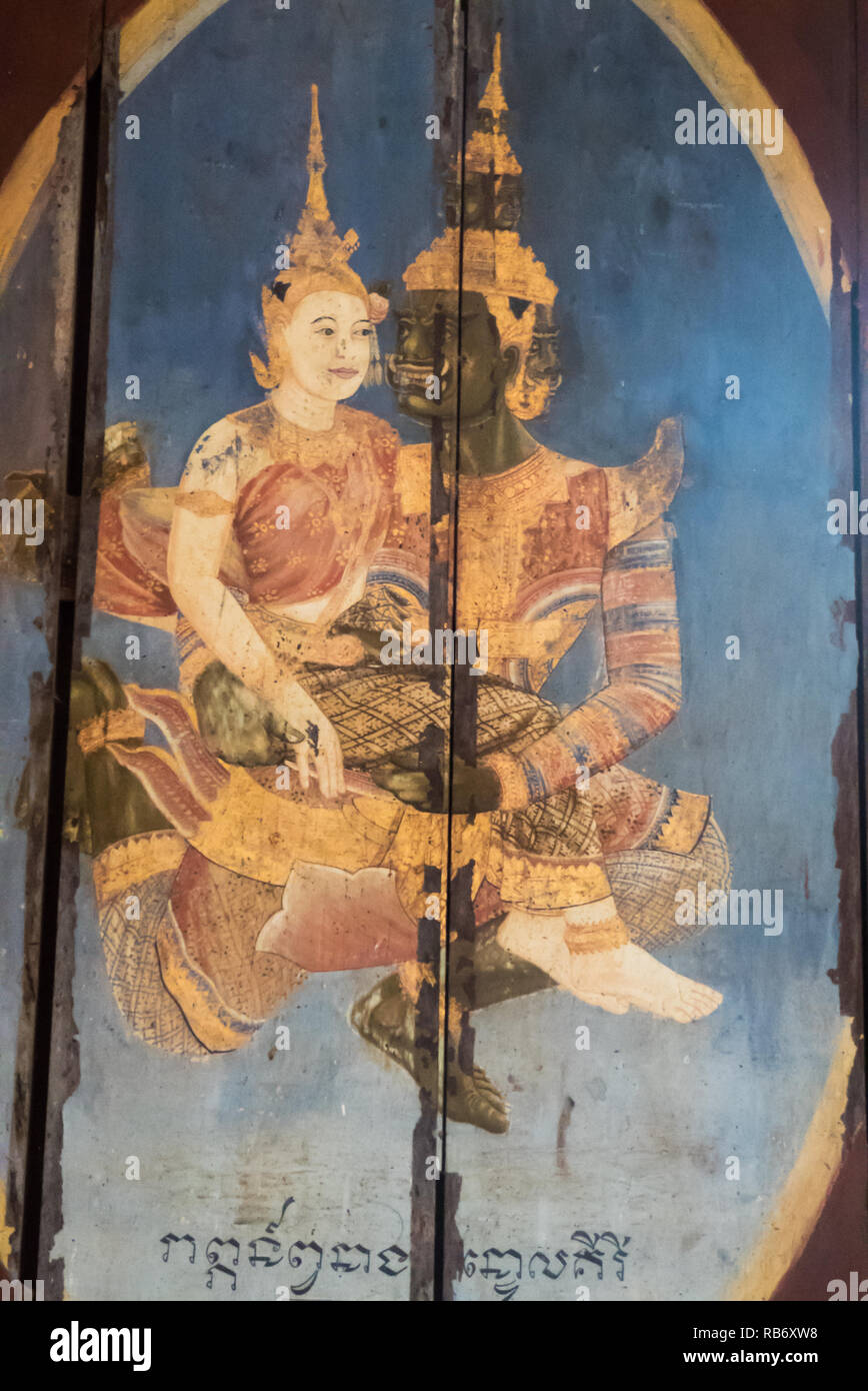 Peinture d'un monstre mythique et une princesse sur l'obturateur de fenêtre en bois dans la salle des Bronzes, Musée National, Phnom Penh, Cambodge Banque D'Images