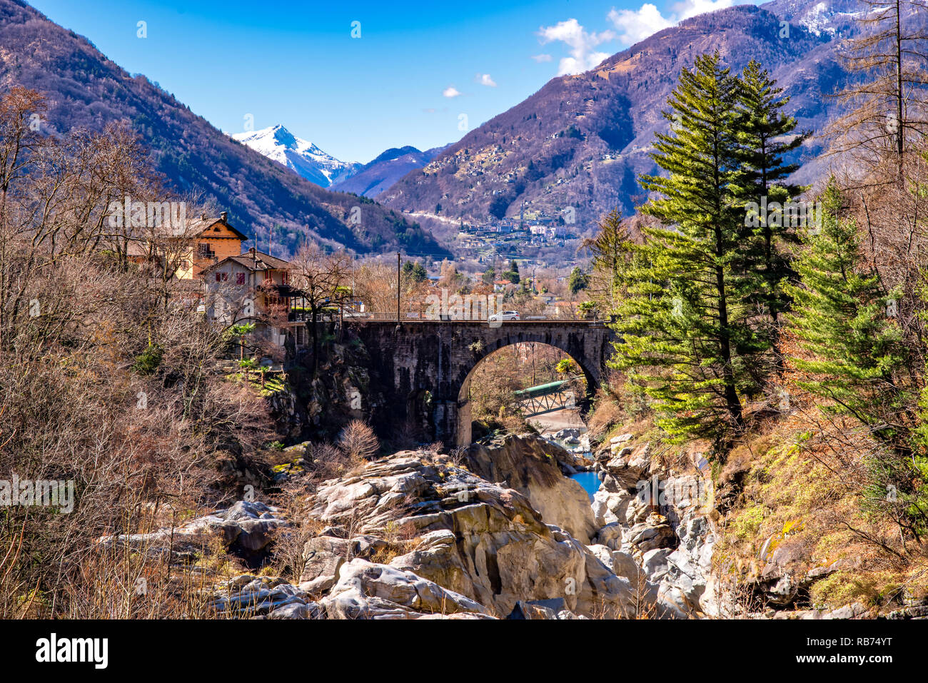 River à Ponte Brolla Maggia, Suisse Banque D'Images