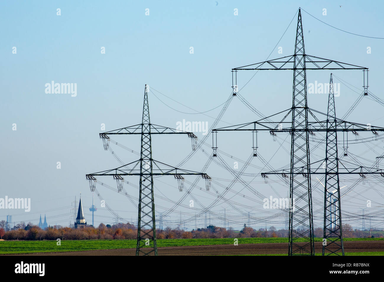 Hochspannungsleitungen und Kraftwerk, 17.11.2018 Banque D'Images