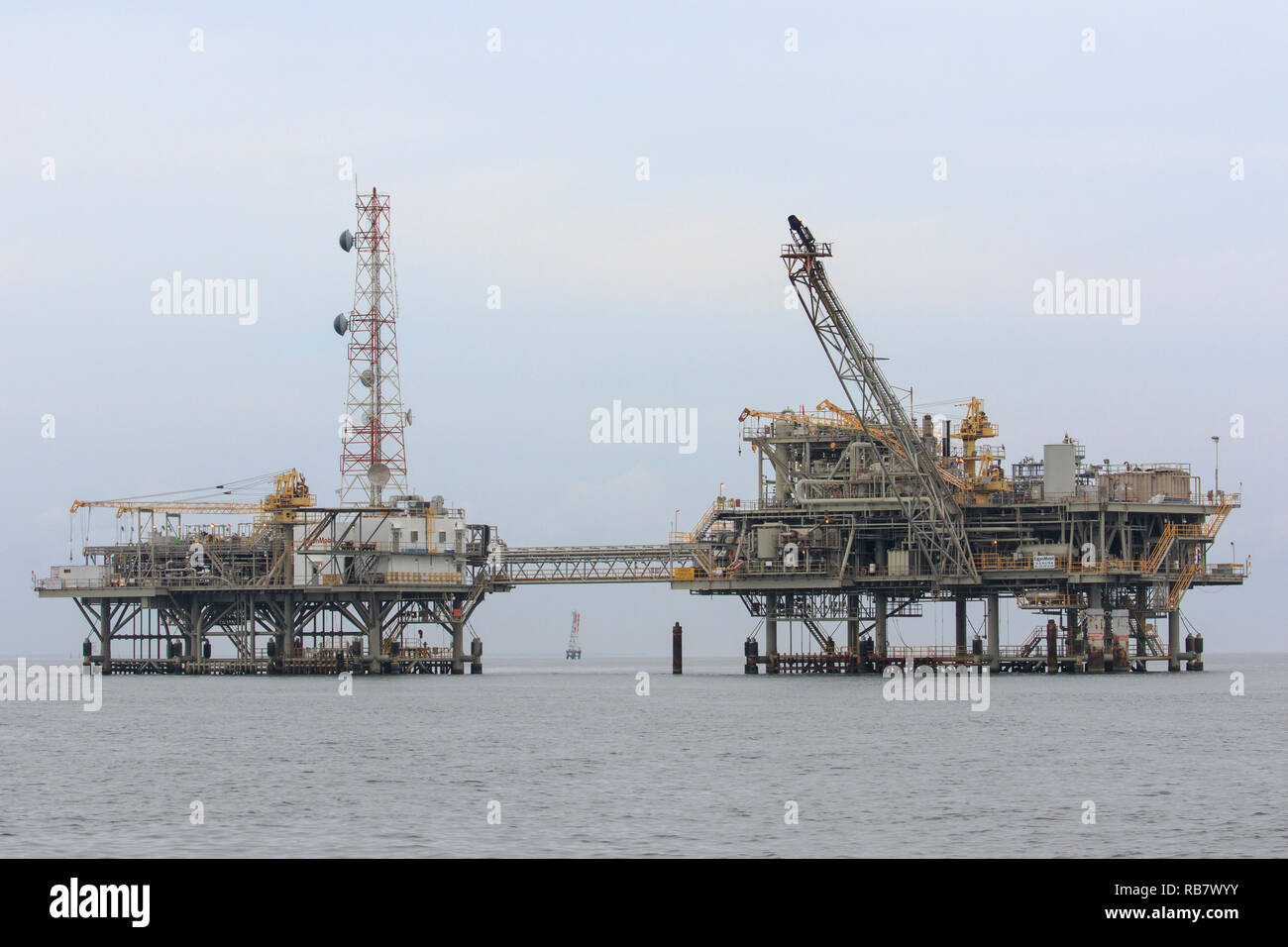 Plate-forme de forage dans le golfe du Mexique, la baie de Mobile au sud de Mobile en Alabama. Banque D'Images