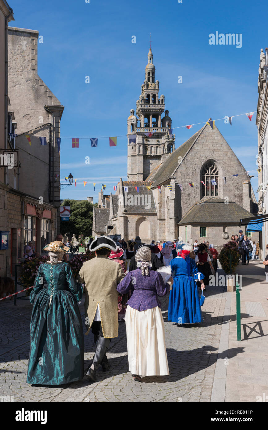 Des gens habillés en costume du 18ème siècle à Roscoff dans le cadre du congrès annuel de Journées Européennes du Patrimoine festival du patrimoine breton, Bretagne, France Banque D'Images