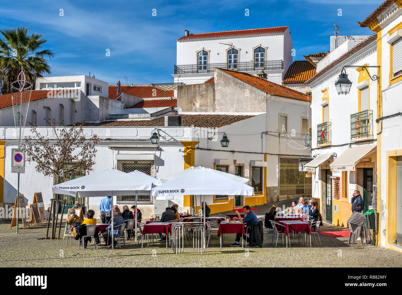 Café en plein air, Evora, Alentejo, Portugal Banque D'Images