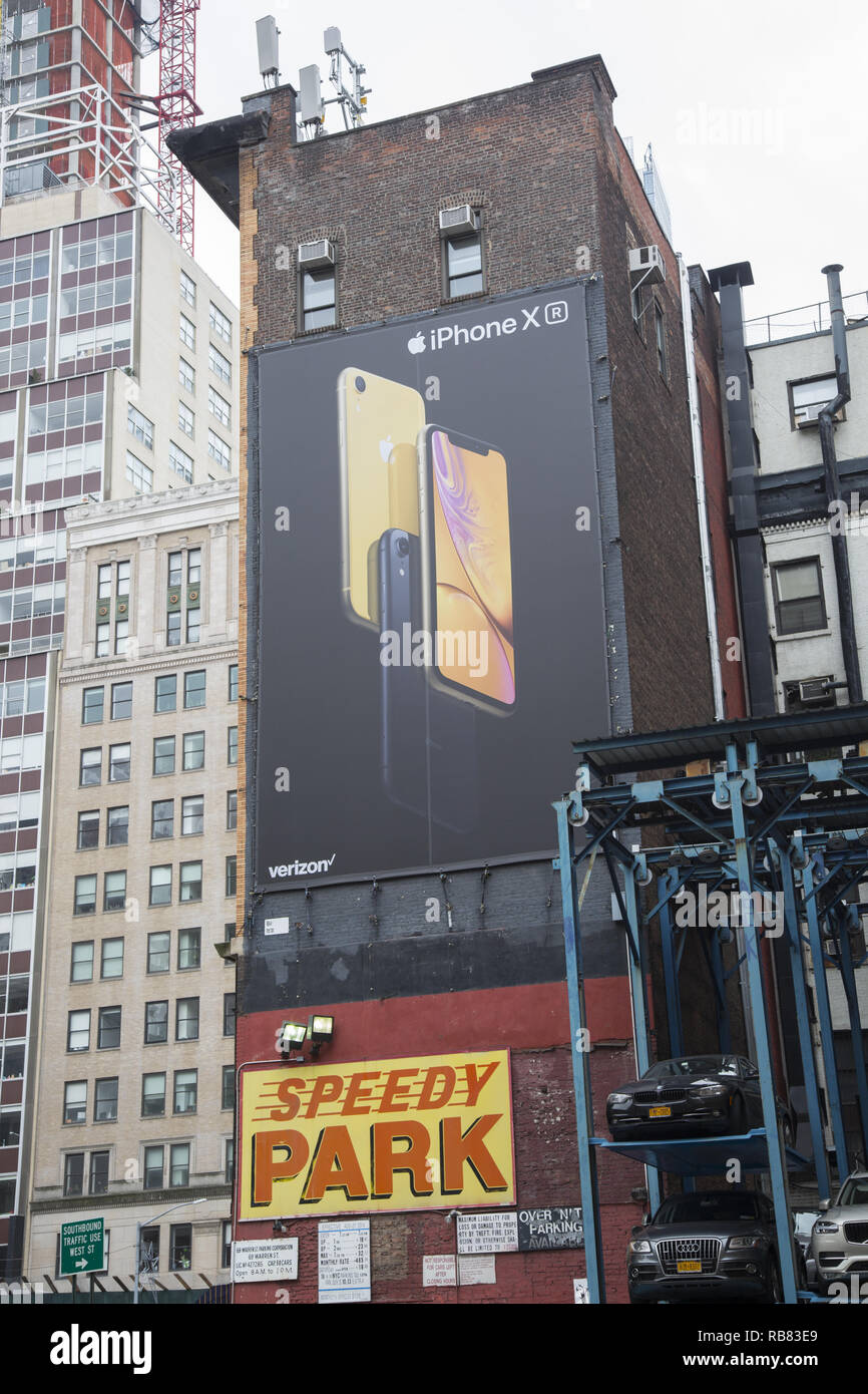 Iphone X billboard sur le côté d'un immeuble dans le quartier de Tribecca lower Manhattan, New York City. Banque D'Images