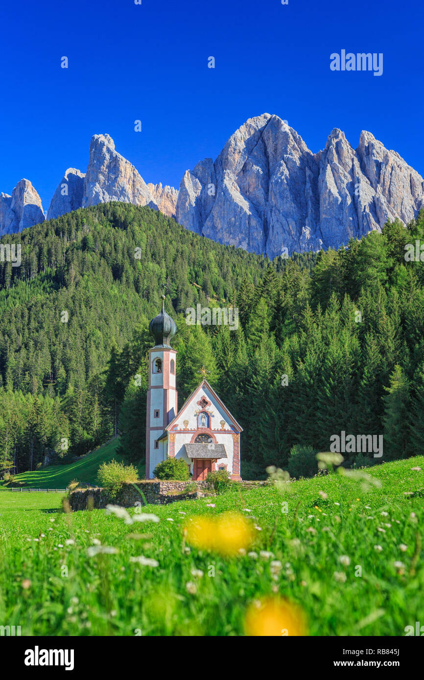 Eglise Saint Johann in saintes, Villnoess, vallée du Tyrol du Sud, Italie Banque D'Images