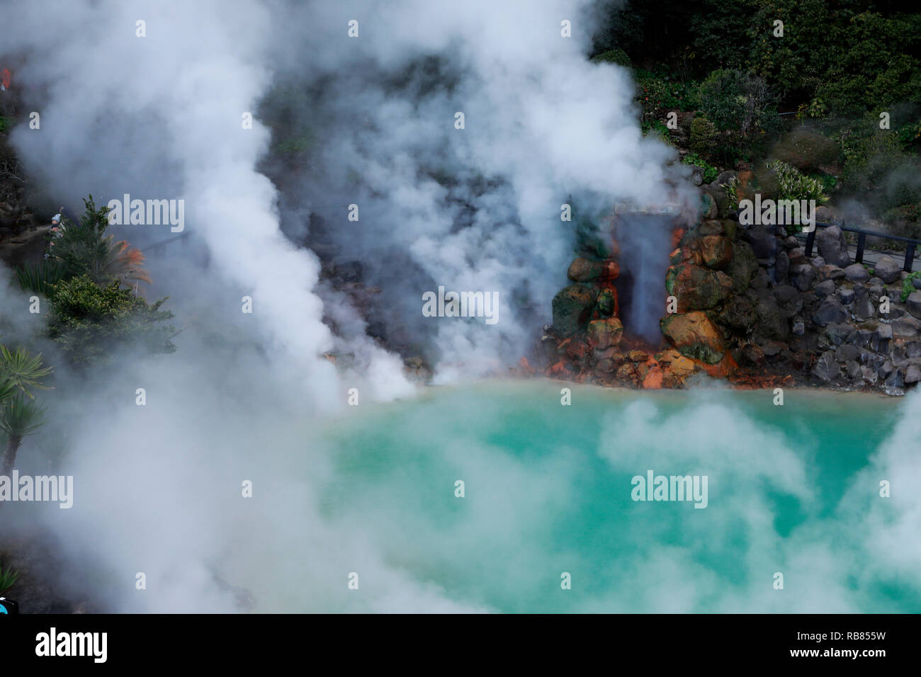 Umi Jigoku (Mer) l'enfer d'eau bleue. L'un des huit hot springs situé à Beppu, Oita, Japon Banque D'Images