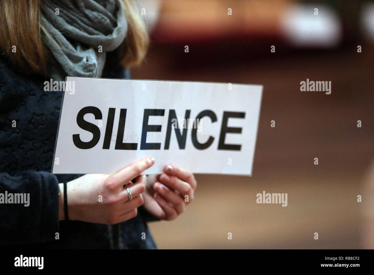 Leonhardskirche. Réunion européenne de la jeunesse de Taize à Bâle. Le Silence. La Suisse. Banque D'Images