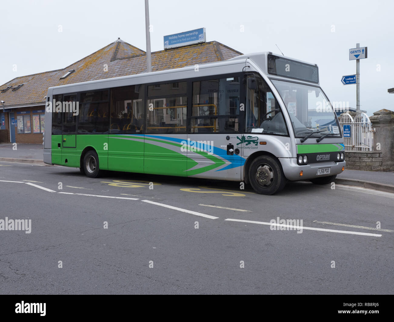 Le Conseil du comté de Dorset, Optare Bus solo sur Esplanade Weymouth Banque D'Images