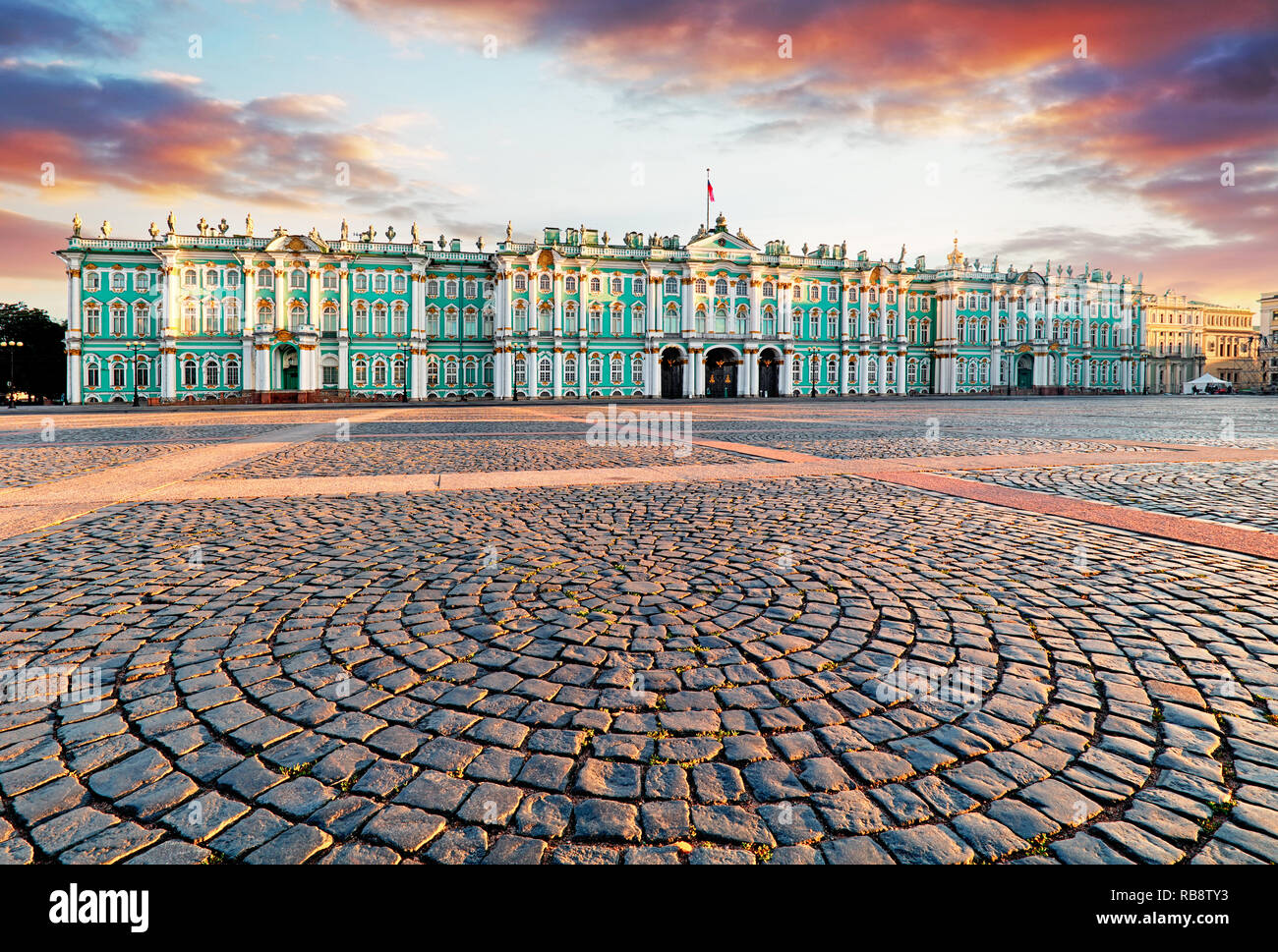 Visite de Saint-Pétersbourg. Panorama de la Place du Palais d'hiver, l'Hermitage - Russie Banque D'Images
