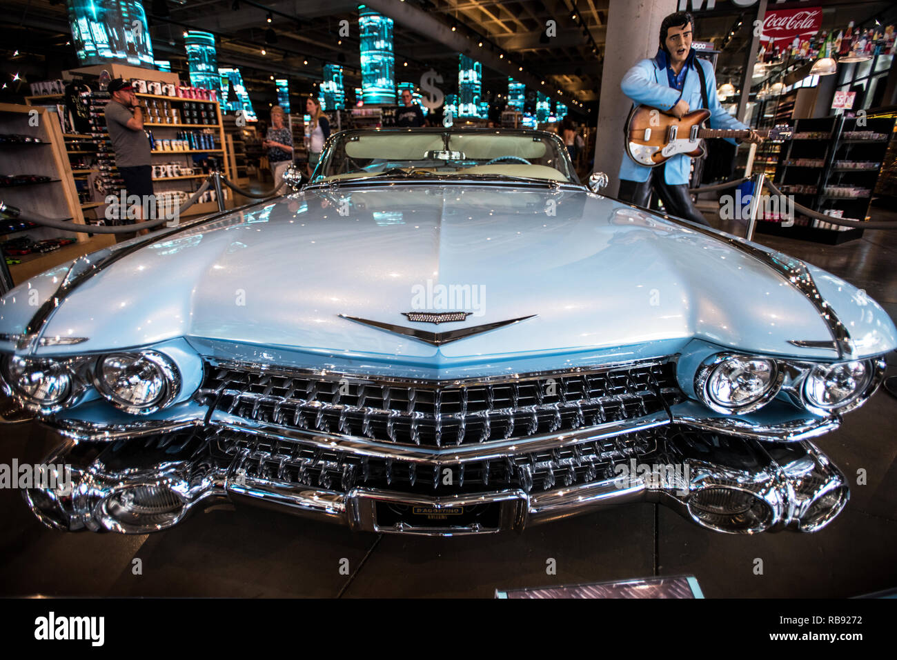 Cadillac Vintage dans une boutique de souvenirs. Los Angeles. Banque D'Images