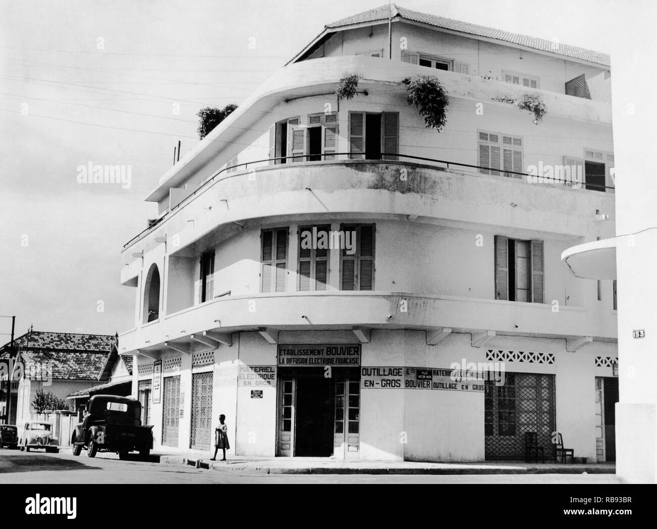 Dakar (Sénégal) dans les années 50 : Corner rue Blanchot x Rue Victor Hugo Banque D'Images