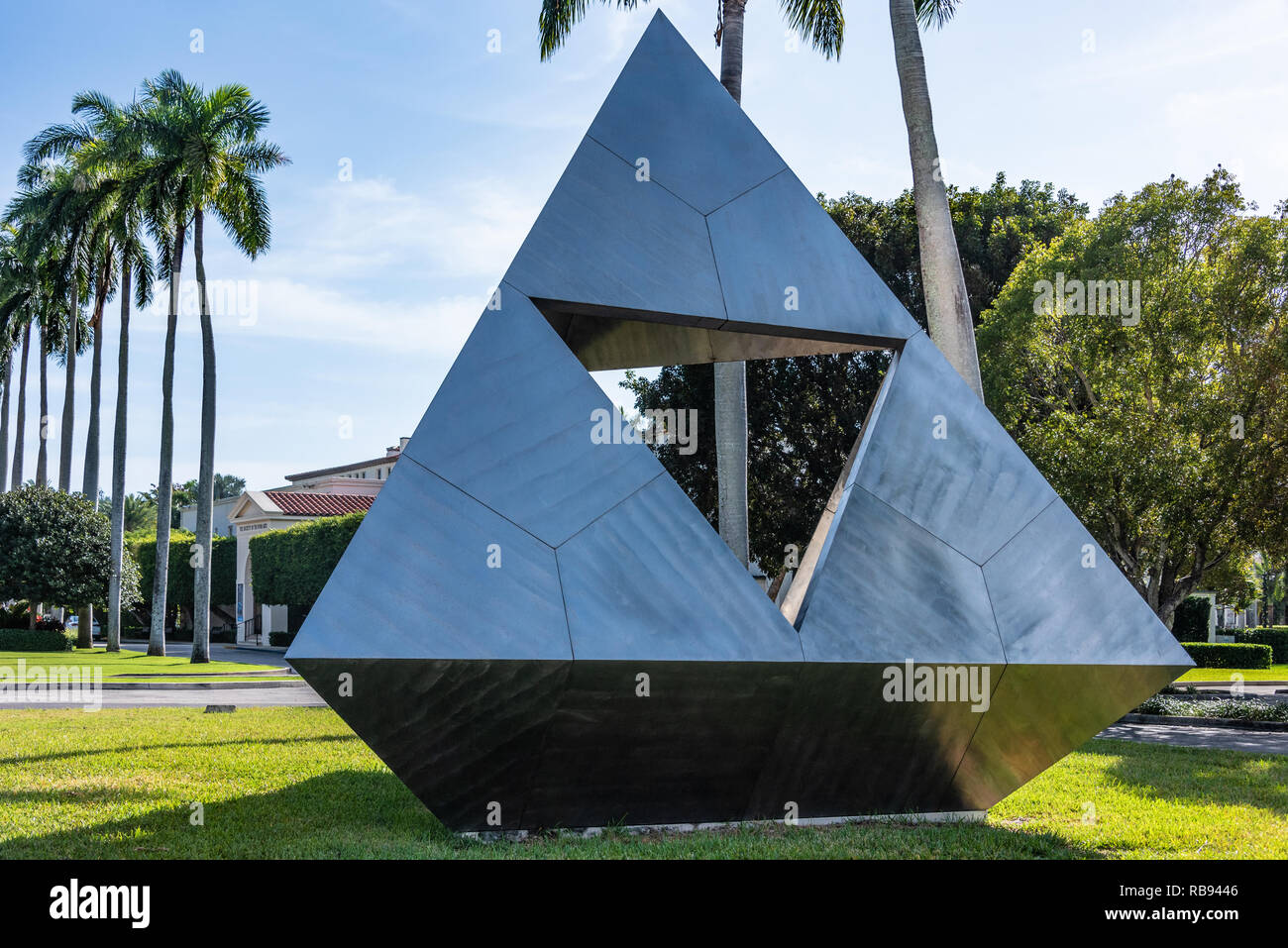 Intetra sculpture par Isamu Noguchi à la Société des quatre Arts à Palm Beach, en Floride. (USA) Banque D'Images