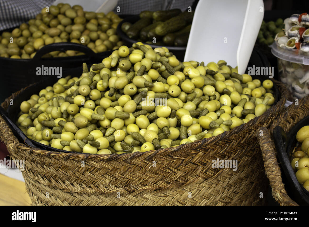 Olives aux poivrons et du vinaigre, de l'alimentation et les entrées Banque D'Images