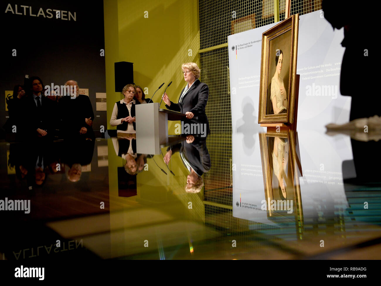 Berlin, Allemagne. 05Th Jan, 2019. Monika Grütters (CDU), Ministre d'État à la culture, prend la parole à la présentation de la peinture 'Portrait d'une jeune femme assise/Portrait de jeune femme assise" par l'artiste Thomas Couture. La peinture de l'art trouver Gurlitt a été identifié comme étant l'art pillés par les Nazis et est retourné aux descendants. Credit : Britta Pedersen/dpa-Zentralbild/dpa/Alamy Live News Banque D'Images