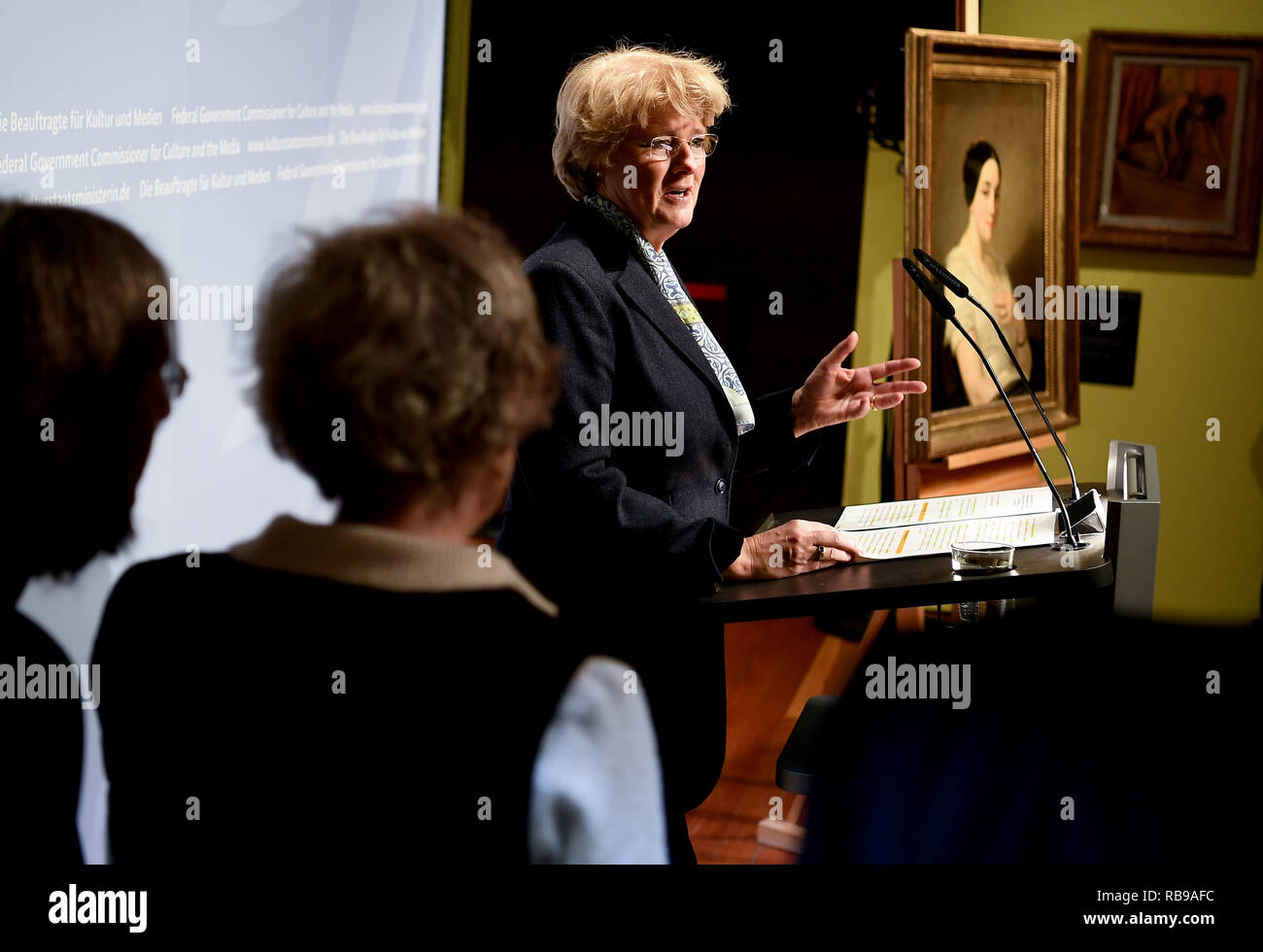 Berlin, Allemagne. 05Th Jan, 2019. Monika Grütters (CDU), Ministre d'État à la culture, prend la parole à la présentation de la peinture 'Portrait d'une jeune femme assise/Portrait de jeune femme assise" par l'artiste Thomas Couture. La peinture de l'art trouver Gurlitt a été identifié comme étant l'art pillés par les Nazis et est retourné aux descendants. Credit : Britta Pedersen/dpa-Zentralbild/dpa/Alamy Live News Banque D'Images