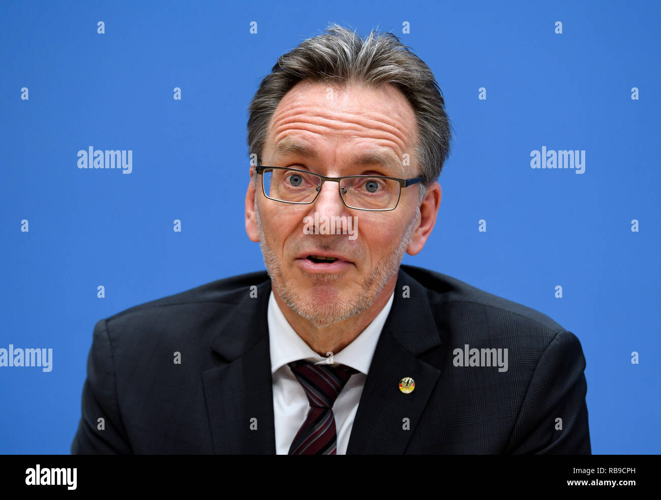 Berlin, Allemagne. 05Th Jan, 2019. Holger Münch, Président de l'Office fédéral de la police criminelle (BKA), des commentaires lors d'une conférence de presse sur l'important vol de données d'environ 1000 hommes politiques et de célébrités. Après l'attaque en ligne, le gouvernement fédéral veut tirer les conséquences et d'améliorer la cybersécurité. Crédit : Bernd von Jutrczenka/dpa/Alamy Live News Banque D'Images