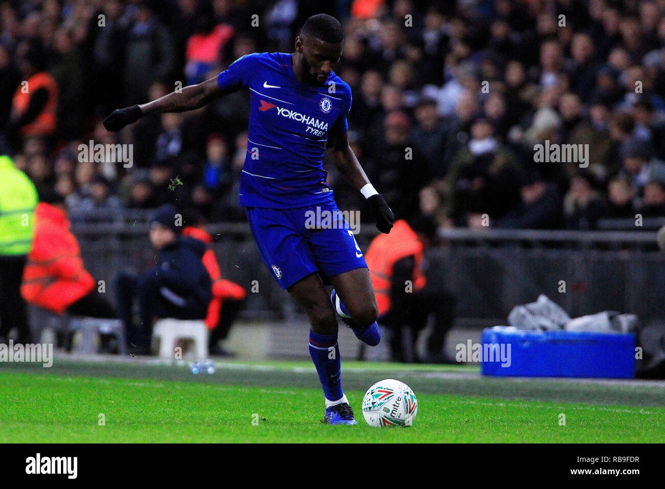 Londres, Royaume-Uni. 8 janvier, 2019. Antonio Rudiger de Chelsea en action. Carabao Cup semi finale, 1ère manche match, Tottenham Hotspur v Chelsea au stade de Wembley à Londres, le mardi 8 janvier 2019 . Cette image ne peut être utilisé qu'à des fins rédactionnelles. Usage éditorial uniquement, licence requise pour un usage commercial. Aucune utilisation de pari, de jeux ou d'un seul club/ligue/dvd publications pic par Steffan Bowen/Andrew Orchard la photographie de sport/Alamy live news Banque D'Images