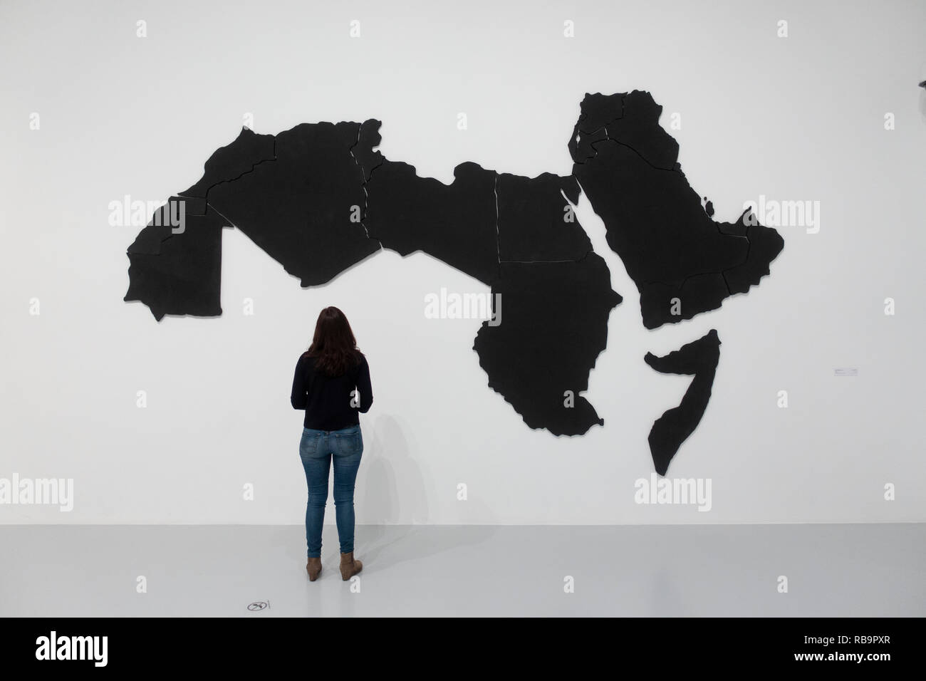 Le monde arabe par Marwan Rechmaoui à Mathaf : Musée d'Art Moderne Arabe, Doha , Qatar. Banque D'Images